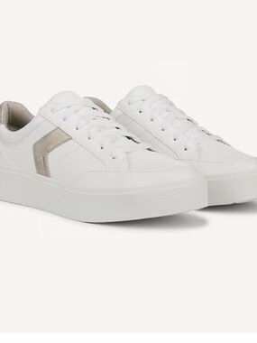 Women's Madison Lace Sneaker white/gold faux leather size 10